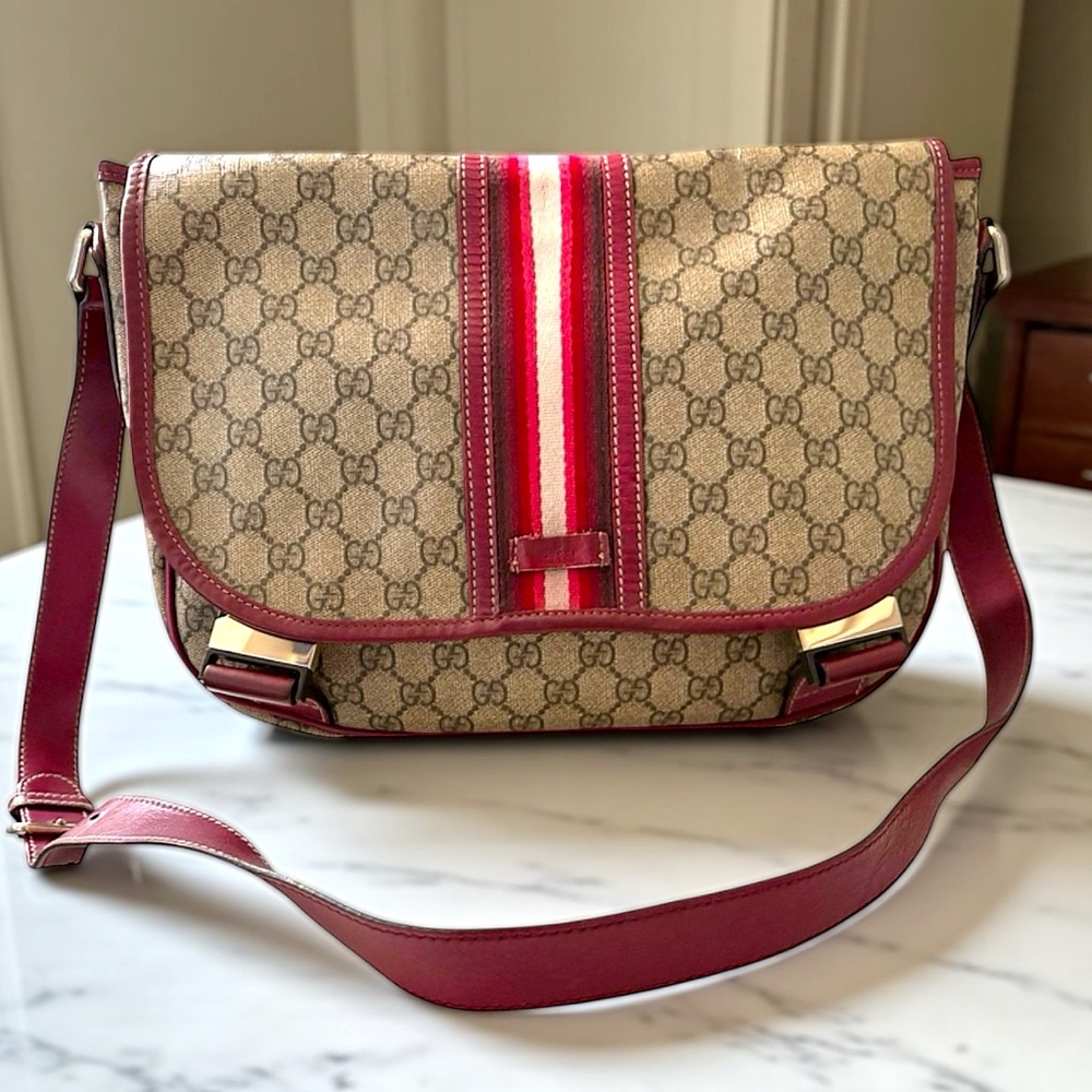 GUCCI VINTAGE GG Supreme Web Messenger Shoulder/Crossbody/Bag
